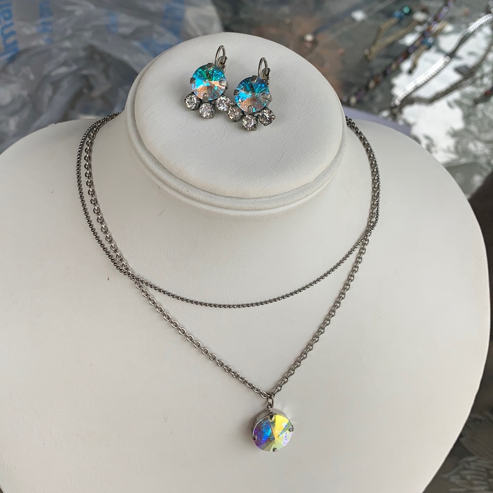 Sabika winter 18 necklace and earring set